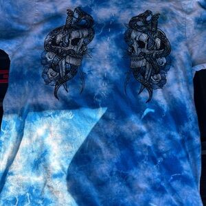 Affliction Men’s Blue Tie-Dye Skull Graphic Tee. Medium